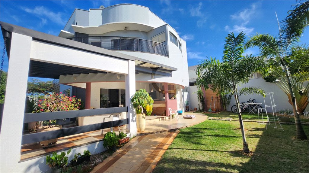 Casa à venda com 3 quartos, sendo 2 suítes, em Residencial Village Damha, Araraquara, SP