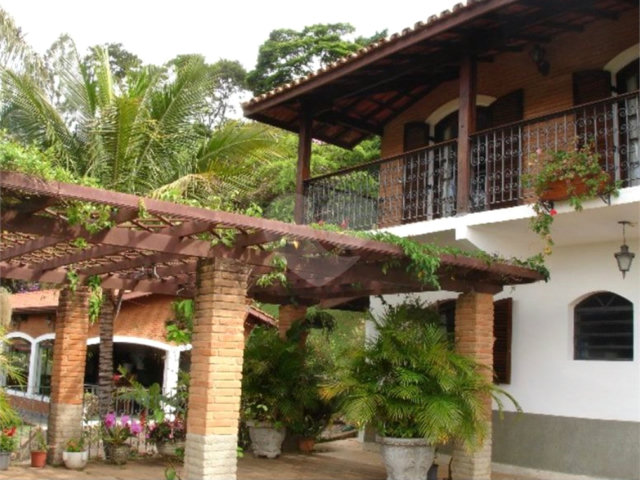 Chácara à venda com 6 quartos, sendo 2 suítes,  no Centro, Serra Negra, SP