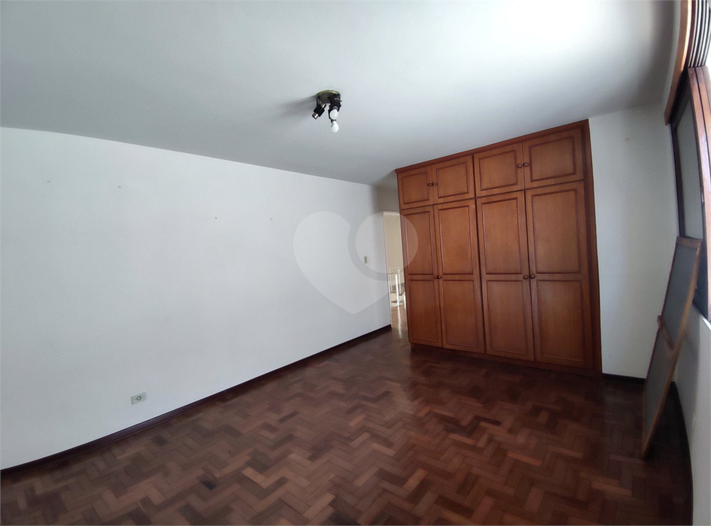 Sobrado à venda com 4 quartos, sendo 2 suítes, em Chácara Monte Alegre, São Paulo, SP