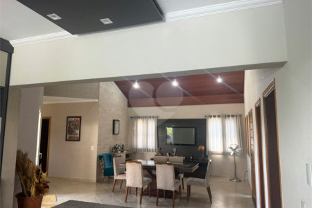 Casa à venda com 3 suítes no condomínio Terras de Mont Serrat, Salto - SP