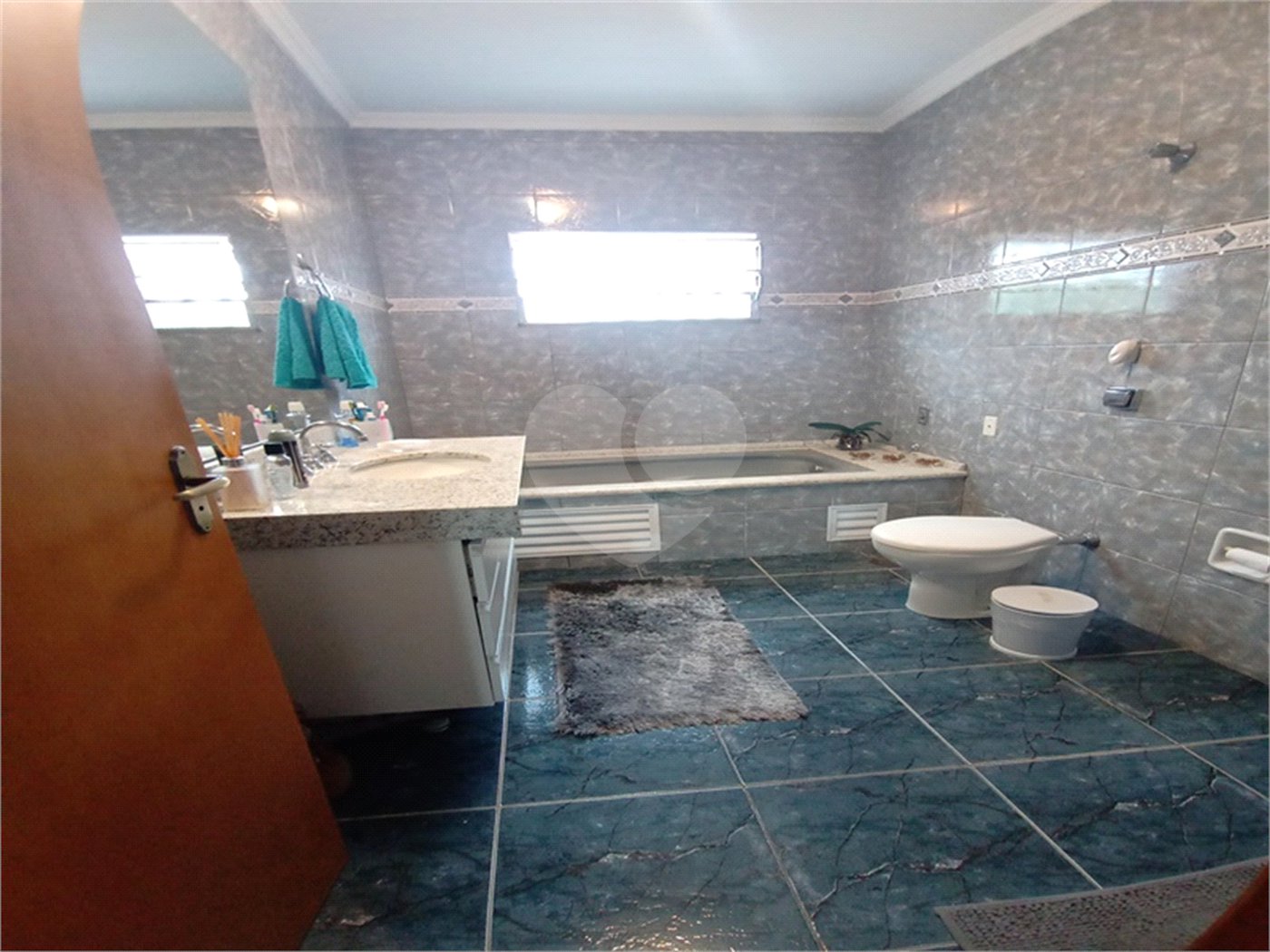 Sobrado à venda com 4 quartos, sendo 1 suíte, em Tremembé, São Paulo, SP
