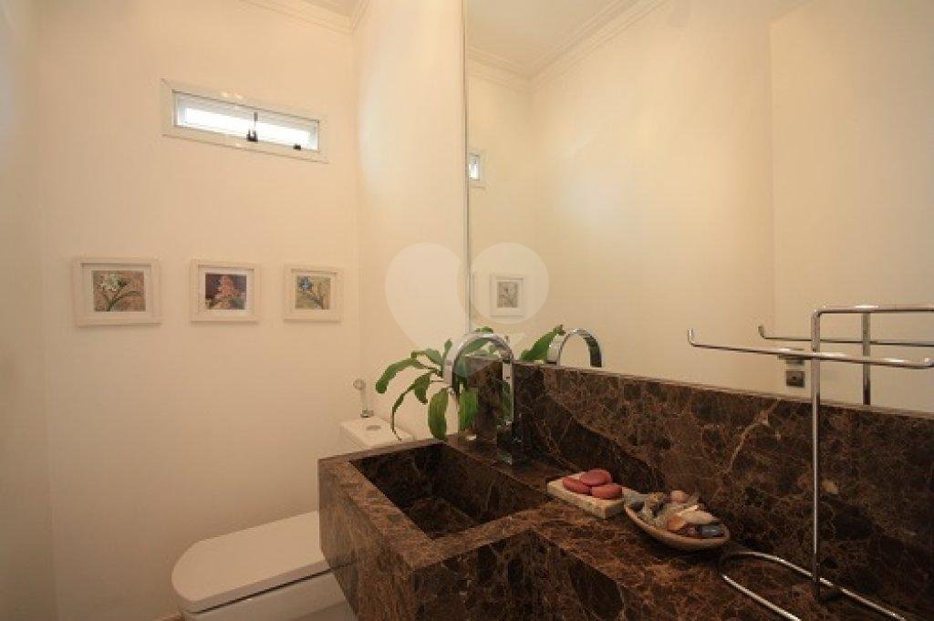 Casa à venda com 4 quartos, sendo 2 suítes, no condomínio Melbourne Residence, São Paulo - SP