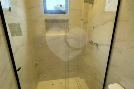 Casa à venda com 5 quartos, sendo 4 suítes, no condomínio Grand Park, Rio de Janeiro - RJ