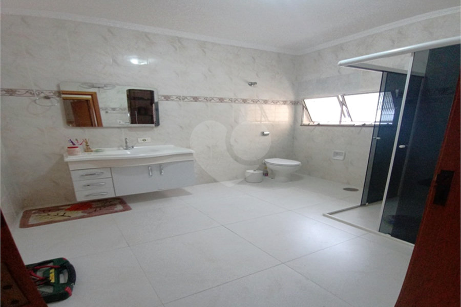 Sobrado à venda com 4 quartos, sendo 1 suíte, em Tremembé, São Paulo, SP
