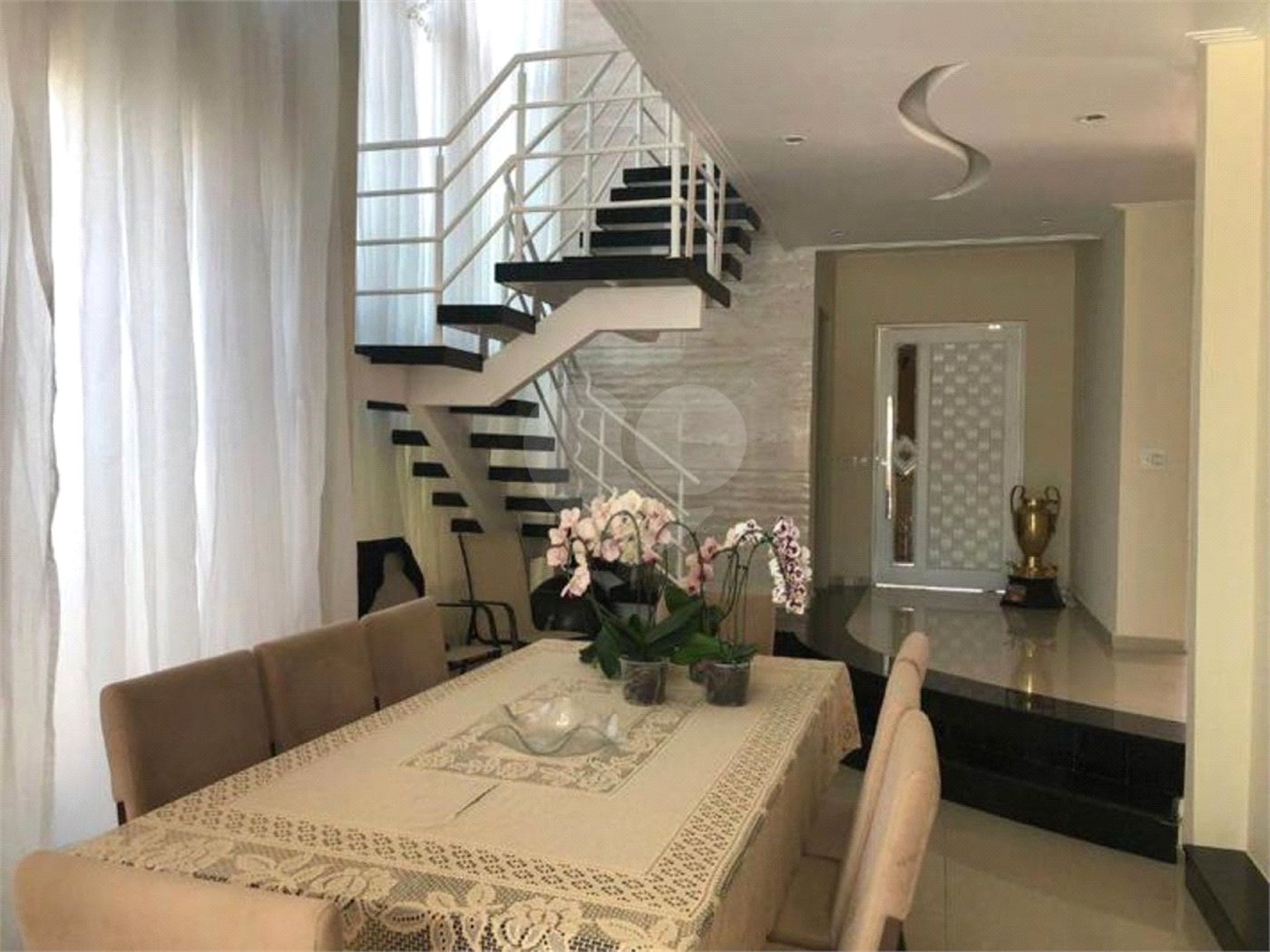 Casa à venda com 4 quartos, sendo 2 suítes, no condomínio Terras de São Francisco, Vinhedo - SP