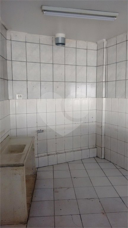 Casa térrea + Sala Comercial na Vila Prado.
