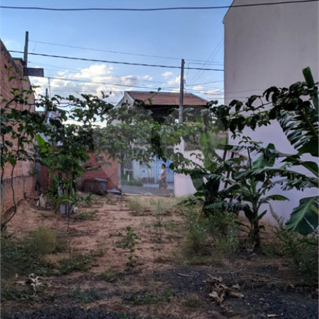 Terreno plano de 150,00 m² de área .