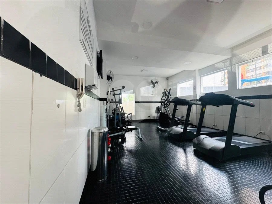 Vende-se Apartamento de 2 Quartos com Sacada na Vila Mascote