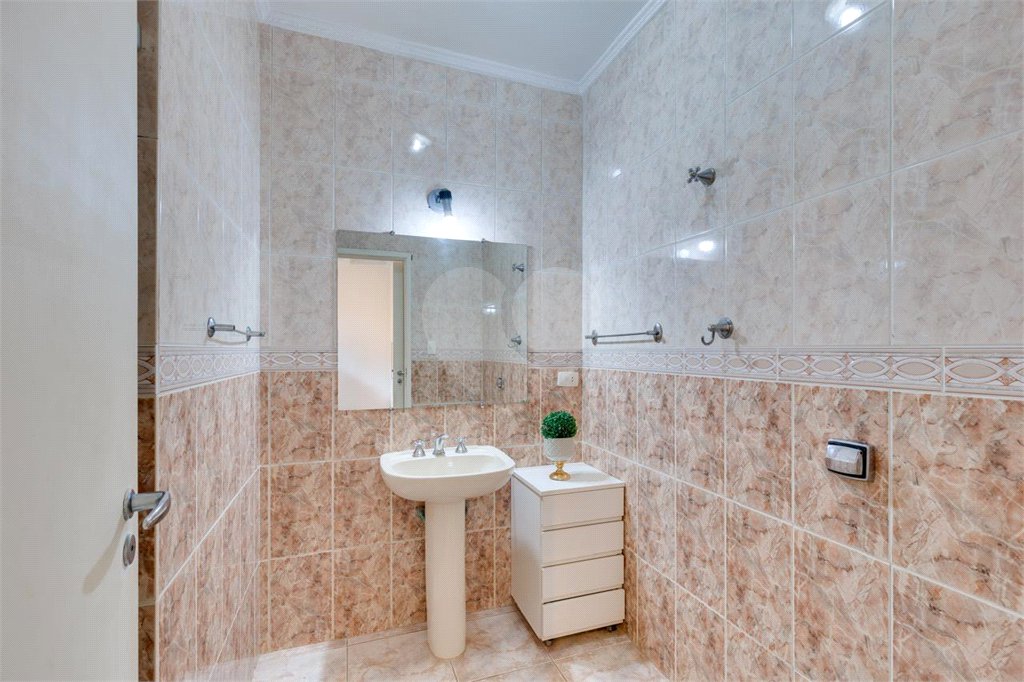 Casa Térrea à venda com 3 suítes em Interlagos, São Paulo, SP