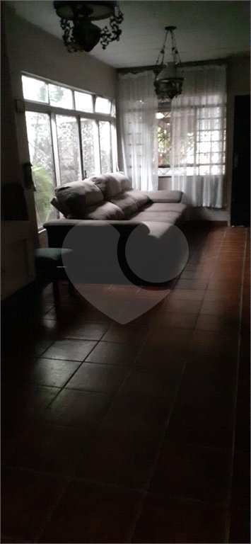 Casa Térrea Ampla com 4 Dormitórios, Suíte e Quintal à Apenas 15 Minutos do Estação Tatuapé.
