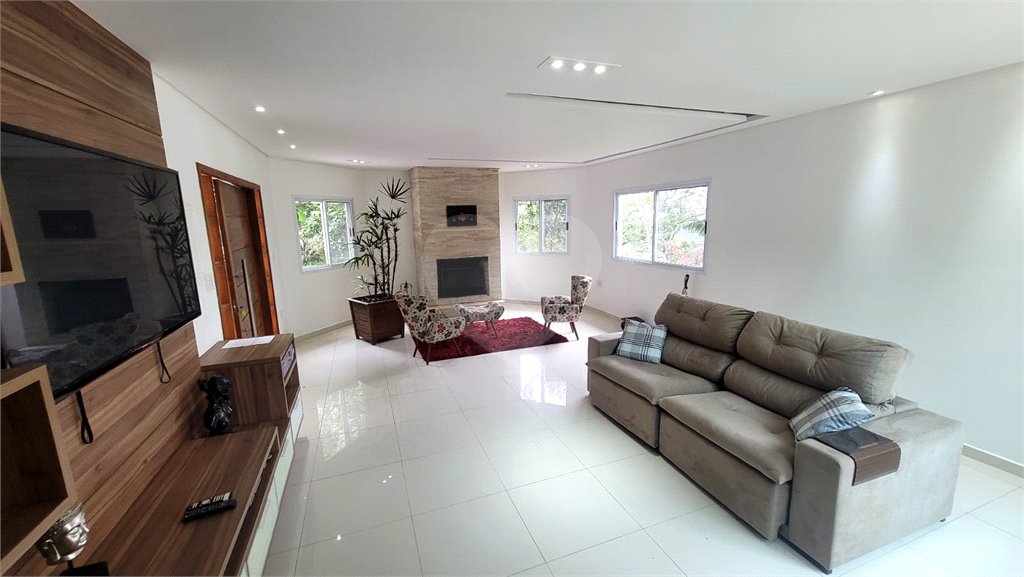 Casa à venda com 4 suítes no condomínio Jardim da Montanha I, Mairiporã - SP