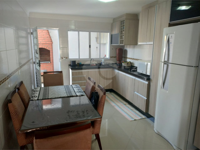 Casa à venda com 2 quartos, sendo 1 suíte,  no condomínio Residencial Karen, São Paulo - SP