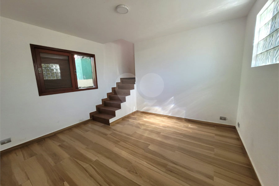 Casa à venda com 5 quartos, sendo 3 suítes, no condomínio Alpes da Cantareira, Mairiporã - SP