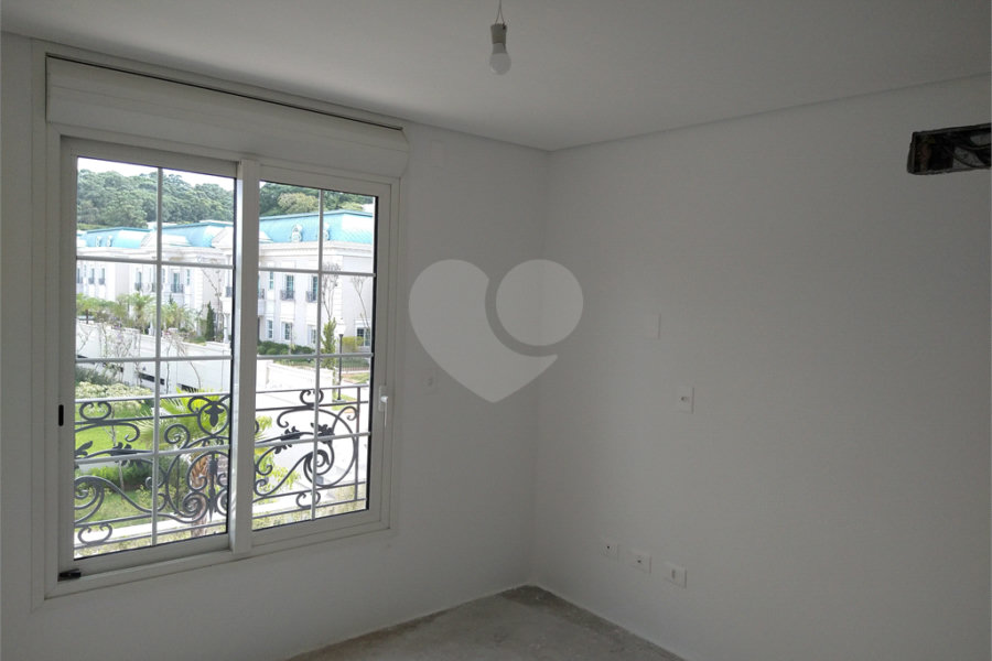 Condomínio de casas de alto padrão em estilo Neoclássico Francês