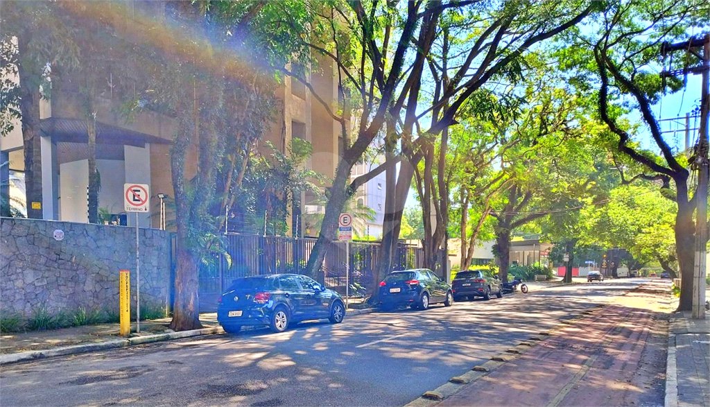 Apartamento à venda com 4 quartos, sendo 2 suítes,  em Indianópolis, São Paulo, SP