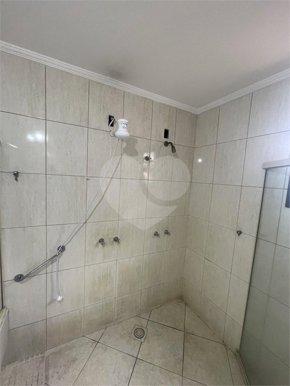 Casa à venda com 5 quartos, sendo 3 suítes, no condomínio Recanto das Palmeiras, Rio de Janeiro - RJ