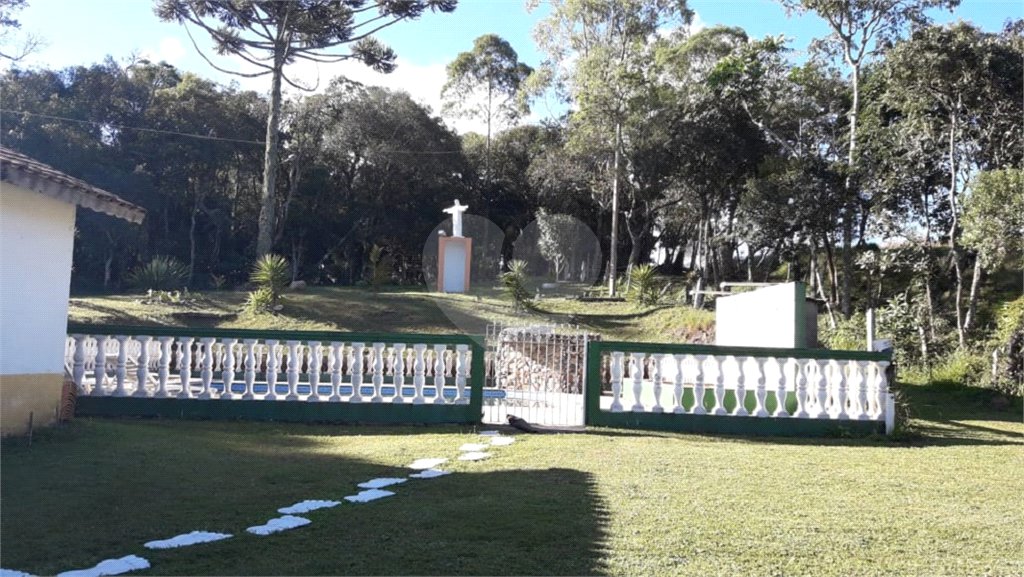 Chácara à venda com 8 quartos, sendo 3 suítes, no Centro, Toledo, MG