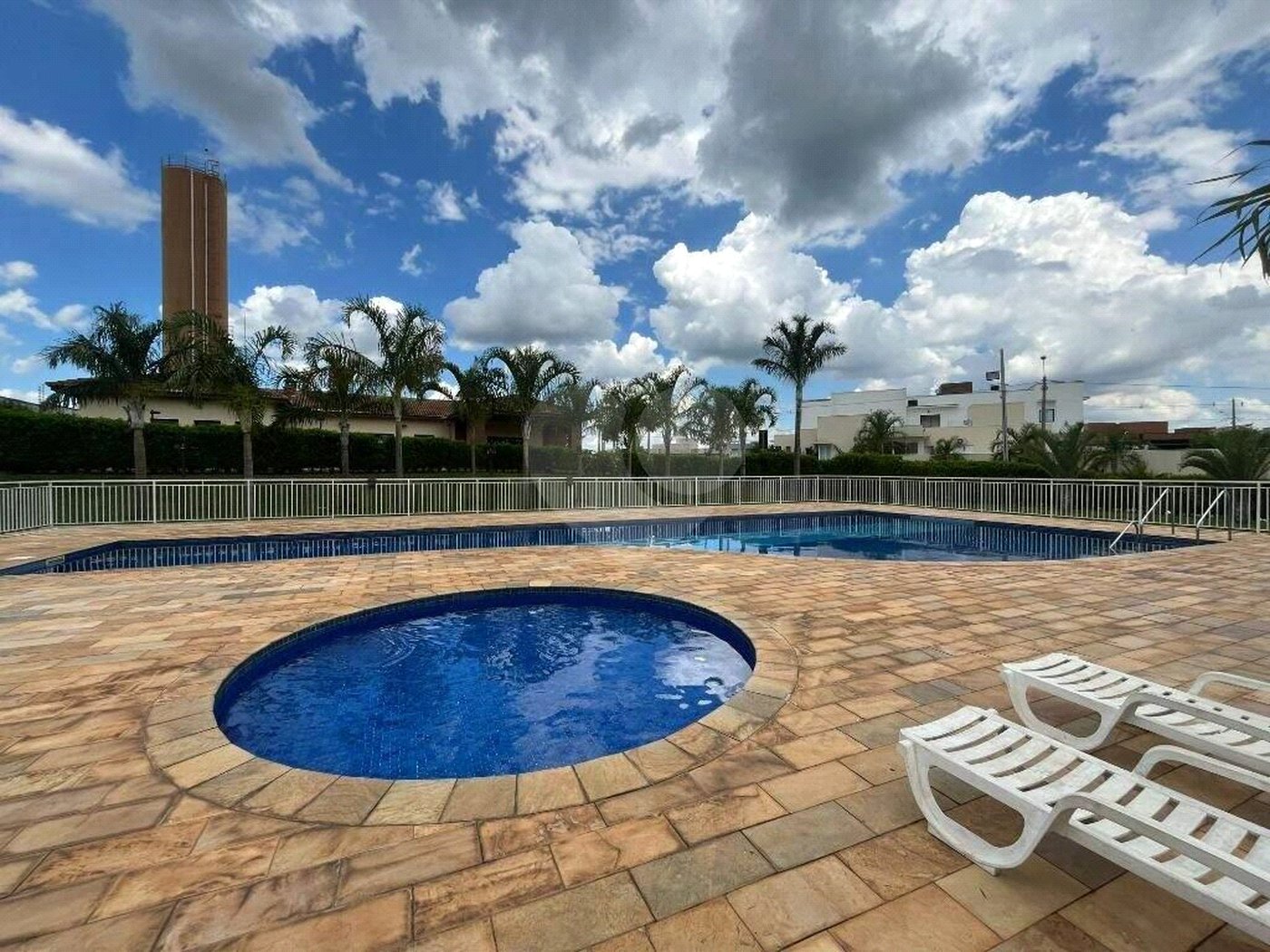 Casa à venda com 3 quartos, sendo 1 suíte, no condomínio Mirante dos Ipes, Salto - SP