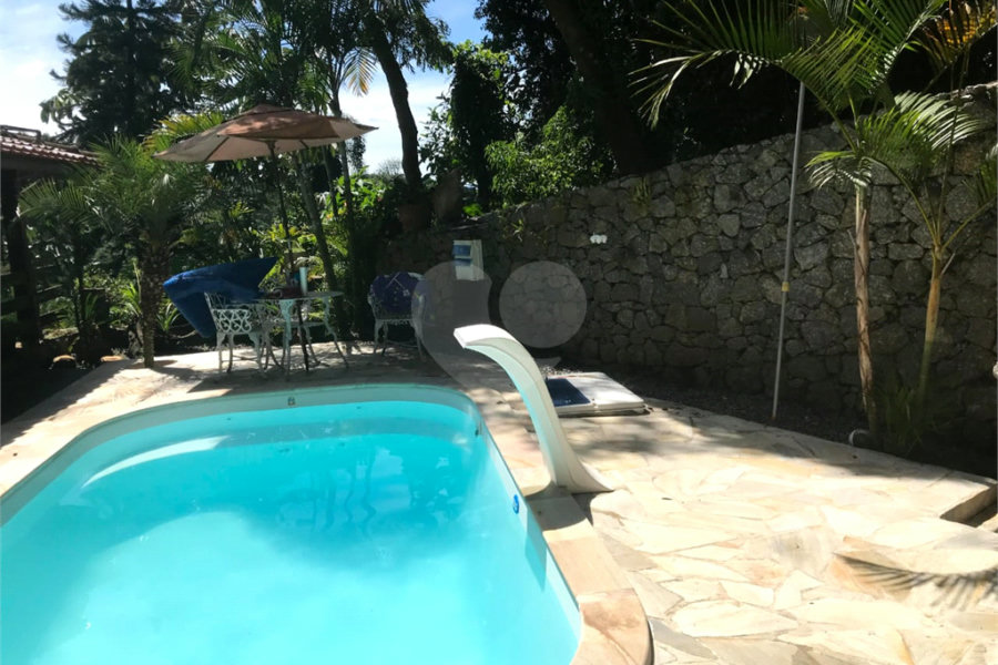 Casa à venda com 3 quartos, sendo 1 suíte, no condomínio Associação Reserva das Hortênsias, Mairiporã - SP