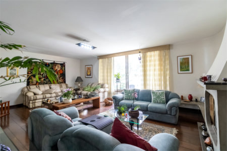 Casa à venda com 4 quartos, sendo 1 suíte, em Jardim Marajoara, São Paulo, SP