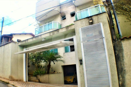 Casa à venda com 5 suítes no condomínio Travessa Tenente Ariston de Oliveira,4, São Paulo - SP
