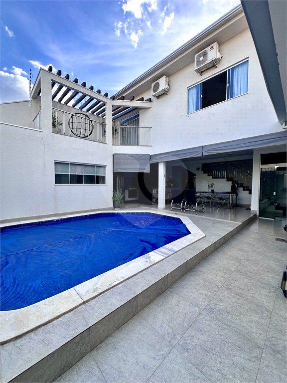 Sobrado à venda com 4 suítes em Jardim Shangri-lá, Cuiabá, MT