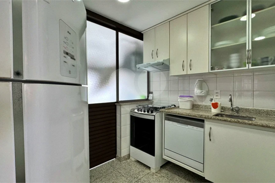 Apartamento à venda com 3 quartos, sendo 1 suíte,  em Riviera de São Lourenço, Bertioga, SP