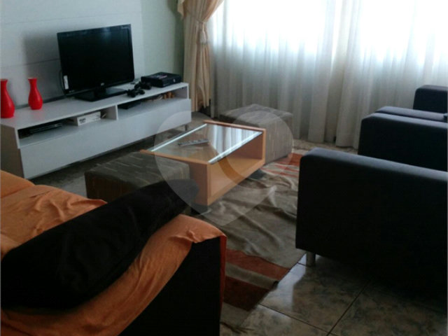 Sobrado à venda com 3 quartos, sendo 1 suíte,  em Jardim Virginia Bianca, São Paulo, SP