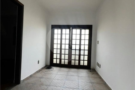 Sobrado à venda com 6 quartos, sendo 4 suítes,  em Vila Oliveira, Mogi das Cruzes, SP