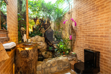 Casa à venda com 5 suítes em Jardim Cordeiro, São Paulo, SP
