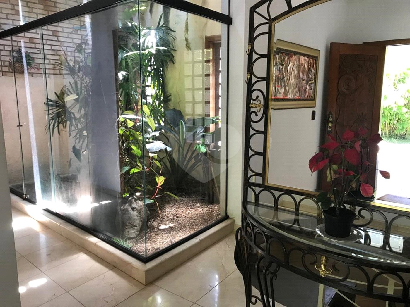 Sobrado à venda ou para alugar com 4 suítes em Serra da Cantareira, Mairiporã, SP