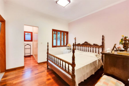 Casa à venda com 4 quartos, sendo 3 suítes, no condomínio Morada da Serra, São José dos Campos - SP