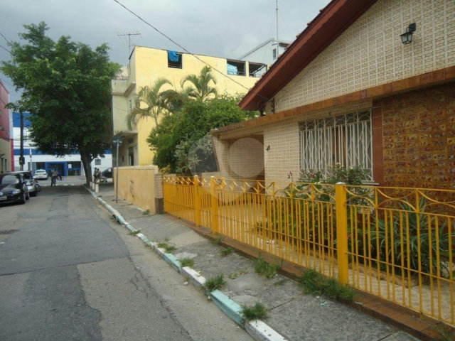 Casa à venda com 4 quartos, sendo 1 suíte,  no condomínio Predio Comercial, São Paulo - SP