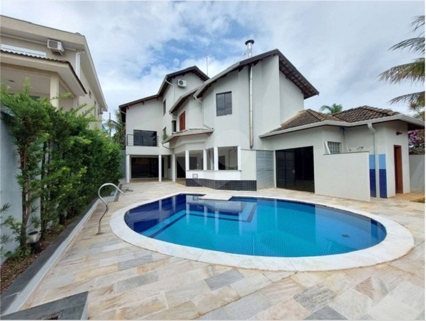 Casa à venda com 4 suítes no condomínio Reserva Colonial, Valinhos - SP