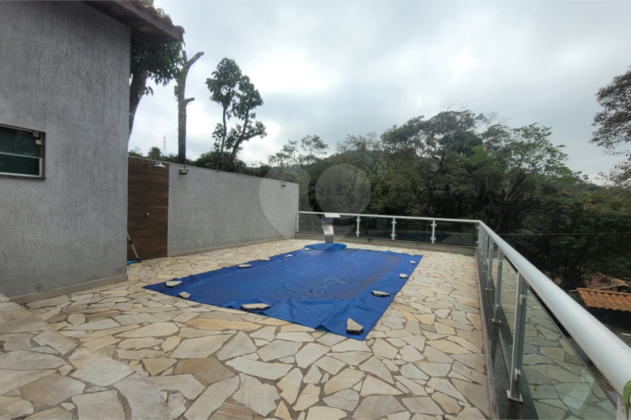 Casa à venda com 4 quartos, sendo 1 suíte, no condomínio Parque Suiça, Caieiras - SP