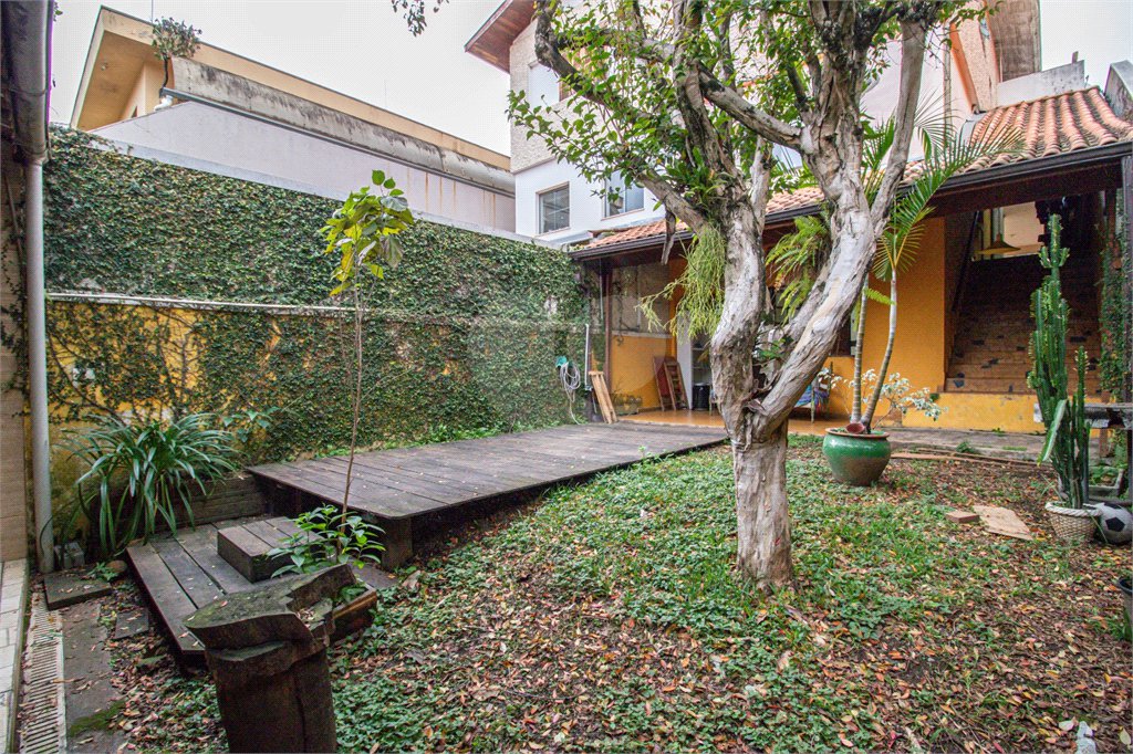 Sobrado à venda com 3 quartos, sendo 1 suíte, em Chácara Monte Alegre, São Paulo, SP