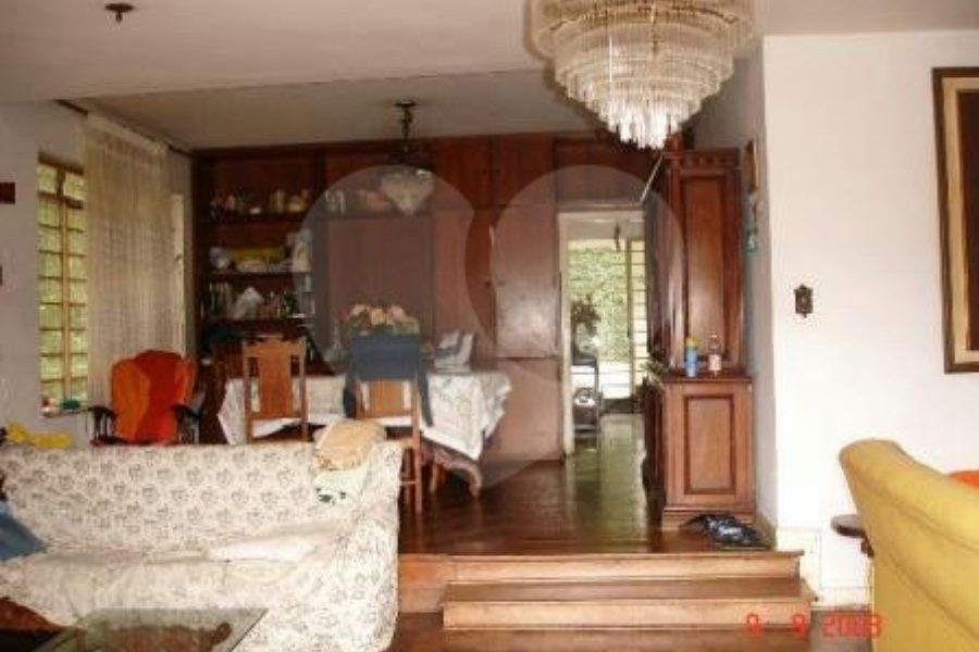 Sobrado à venda com 5 quartos, sendo 3 suítes,  em Vila Irmãos Arnoni, São Paulo, SP