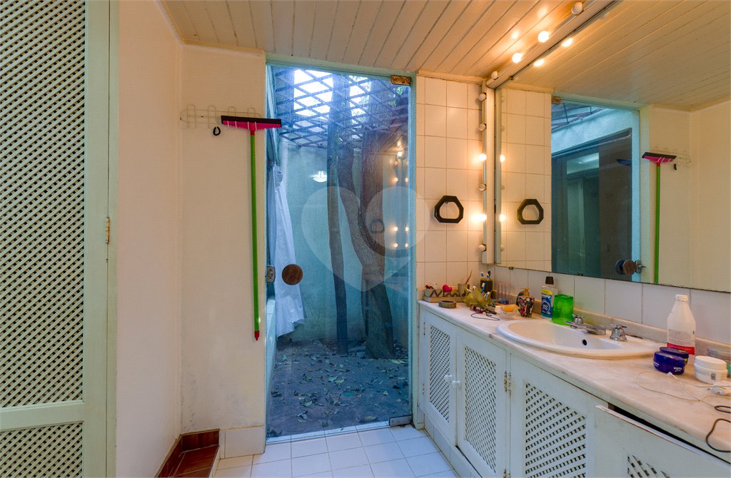 Casa Térrea à venda com 5 quartos, sendo 2 suítes, em Alto da Boa Vista, São Paulo, SP