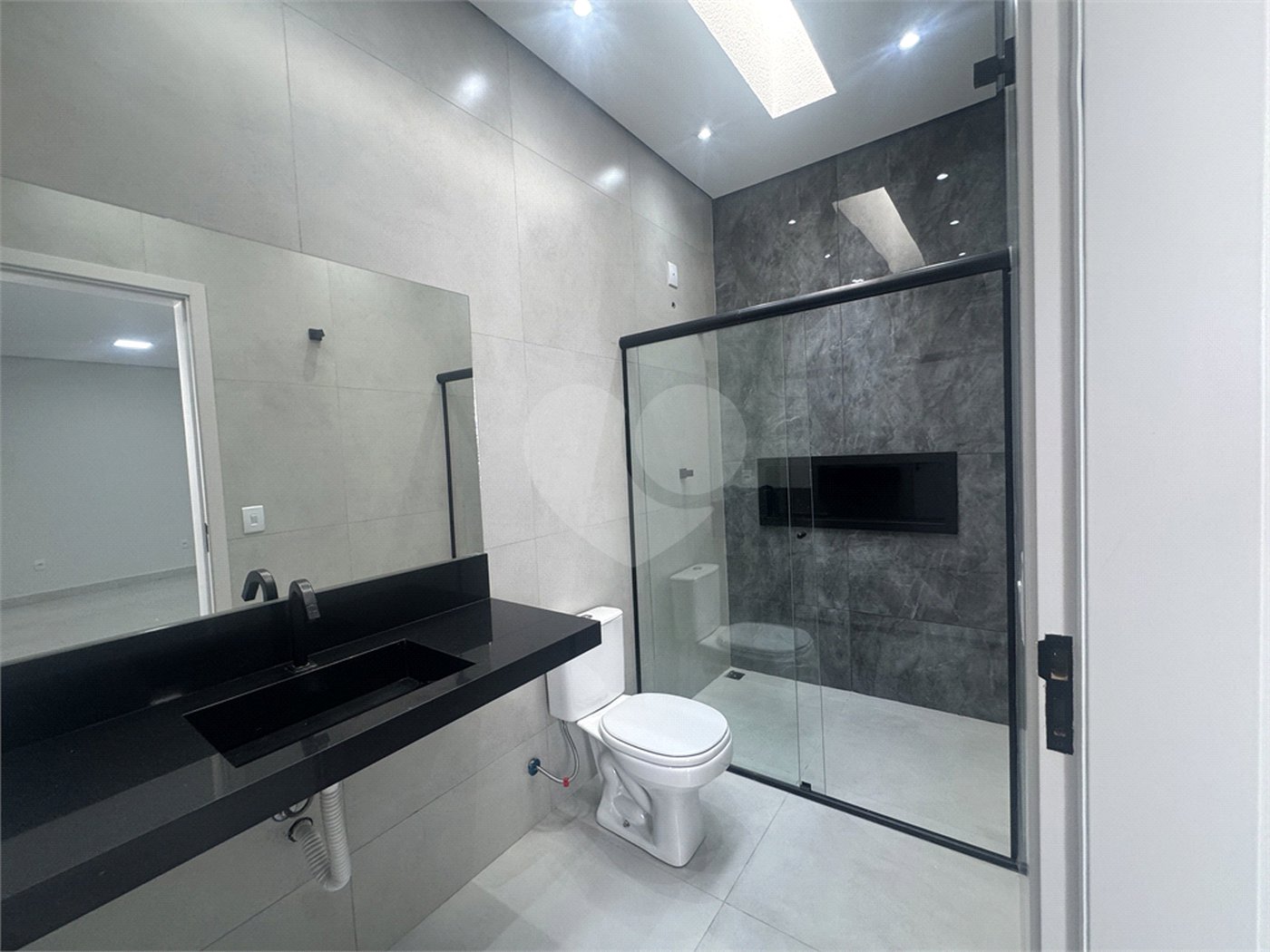 Casa à venda com 3 quartos, sendo 1 suíte, no condomínio Residencial Villagio Wanel, Sorocaba - SP