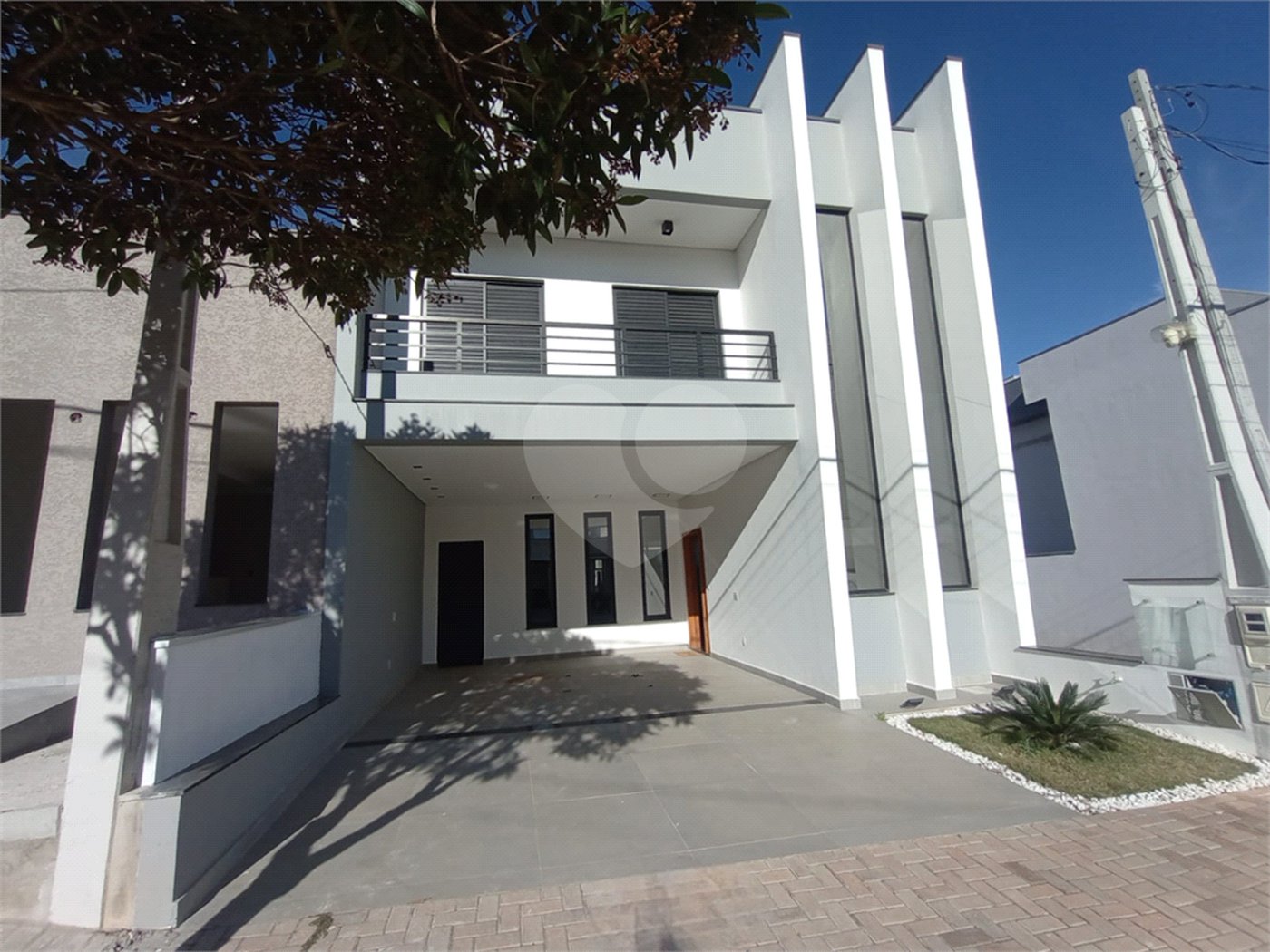 Casa à venda com 3 quartos, sendo 1 suíte, no condomínio Lago dos Ipês, Itapetininga - SP