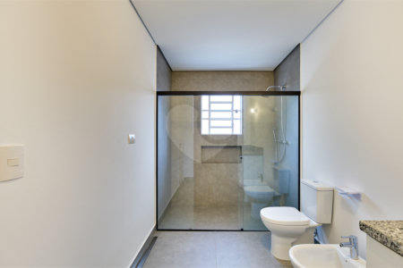 Casa para alugar com 5 quartos, sendo 3 suítes,  em Chácara Monte Alegre, São Paulo, SP