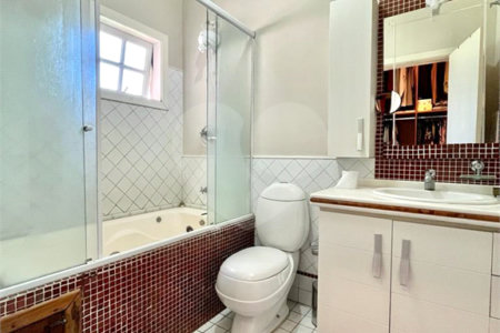Casa à venda com 5 quartos, sendo 3 suítes, no condomínio Santa Teresa 1, Vinhedo - SP