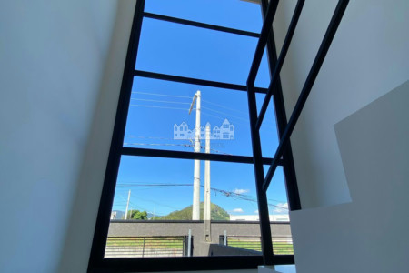 Casa à venda com 3 quartos, sendo 1 suíte, em Vila Petrópolis, Atibaia, SP