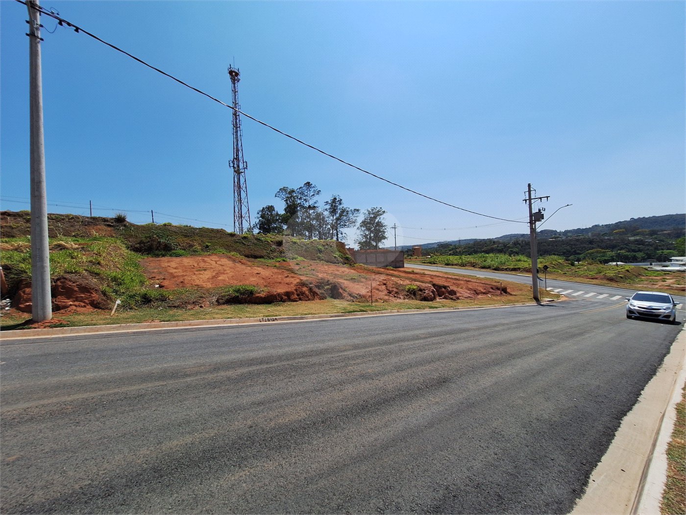 Terreno à venda no condomínio Comercial Independência, Vinhedo - SP