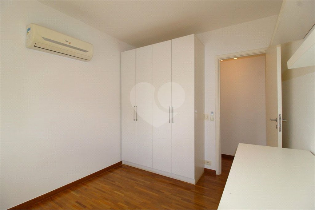 Apartamento à venda com 3 quartos, sendo 1 suíte,  em Vila Olímpia, São Paulo, SP
