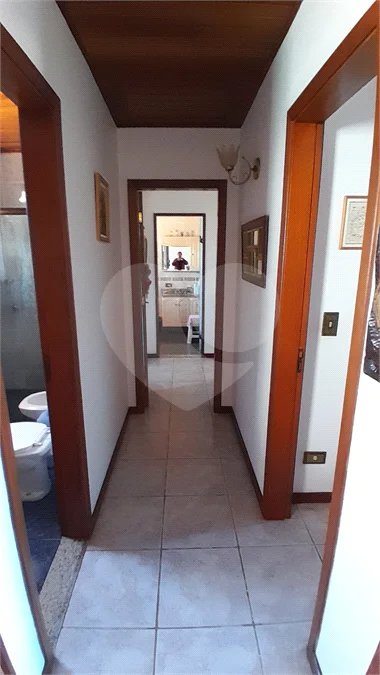 Sobrado à venda com 3 quartos, sendo 1 suíte, em Vila Isabela, Campos do Jordão, SP