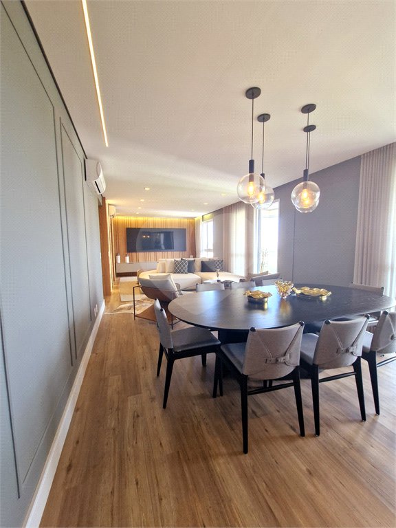 Apartamento à venda com 4 suítes em Vila Embaré, Valinhos, SP