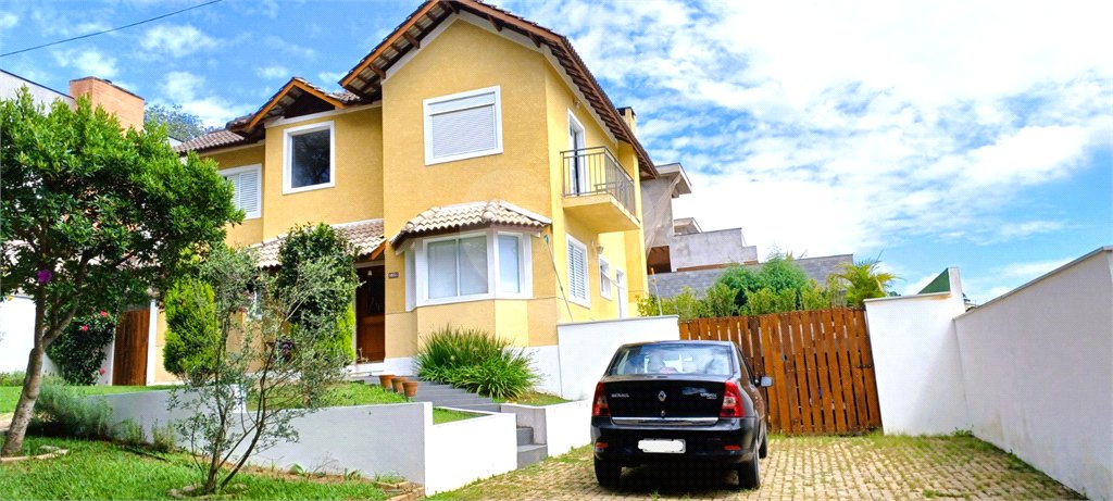 Casa à venda com 3 quartos, sendo 2 suítes, no condomínio Altos de São Roque, São Roque - SP