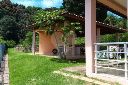 Casa à venda com 4 suítes no condomínio Parque dos Resedas, Itupeva - SP