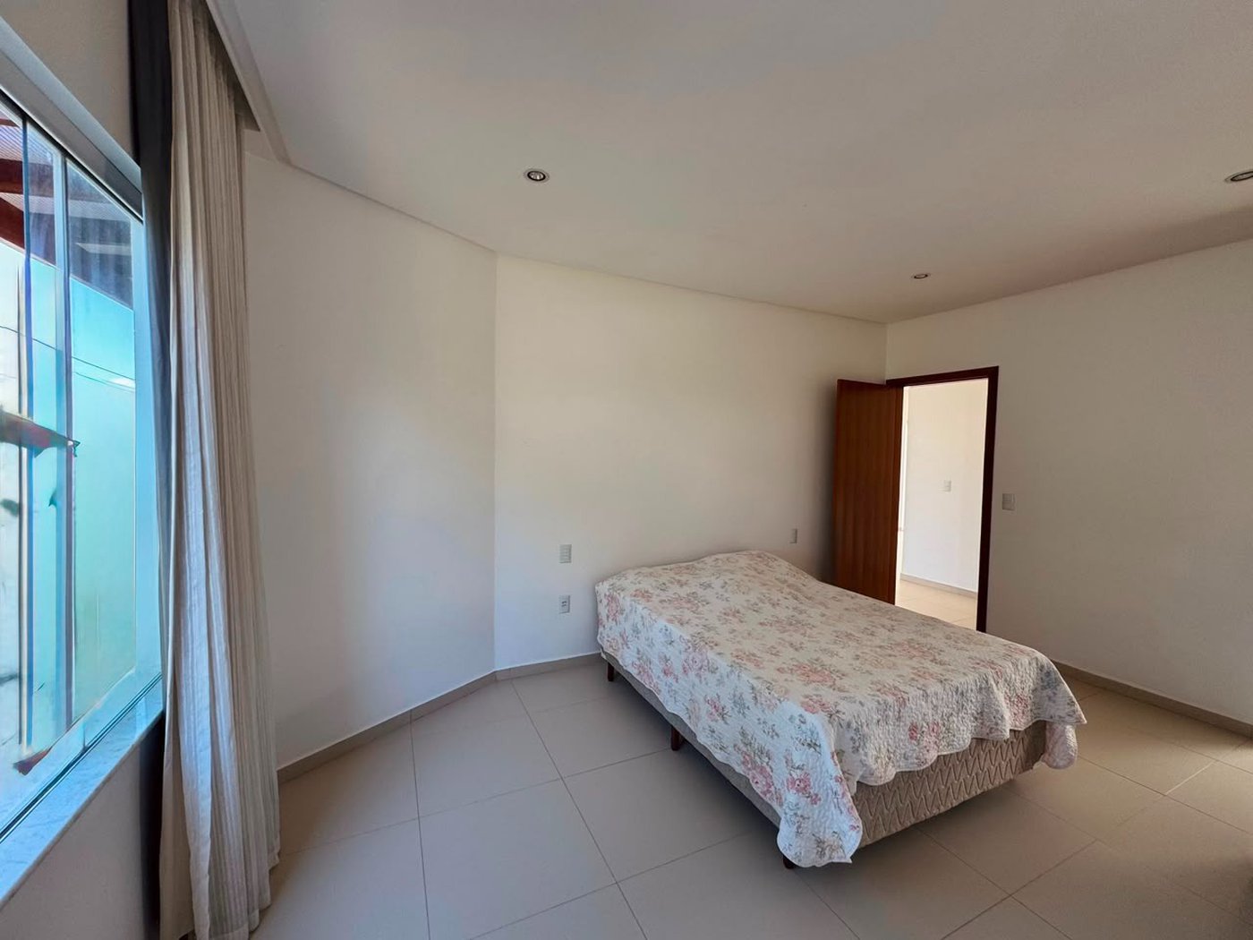 Casa para alugar com 3 suítes, no condomínio Outeiro São Francisco, Porto Seguro - BA